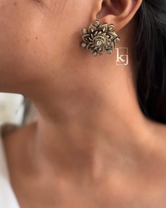 Atiksha studs set
