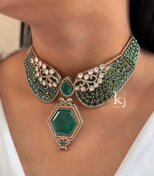 Evelyn choker set