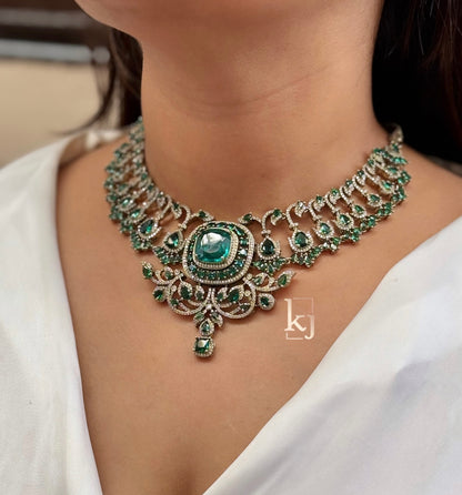Viroza necklace set
