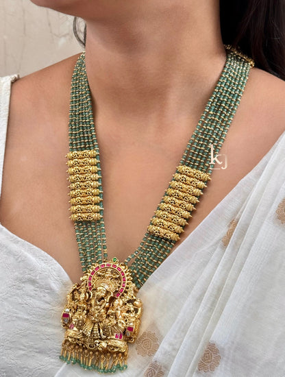 Shri pendant set