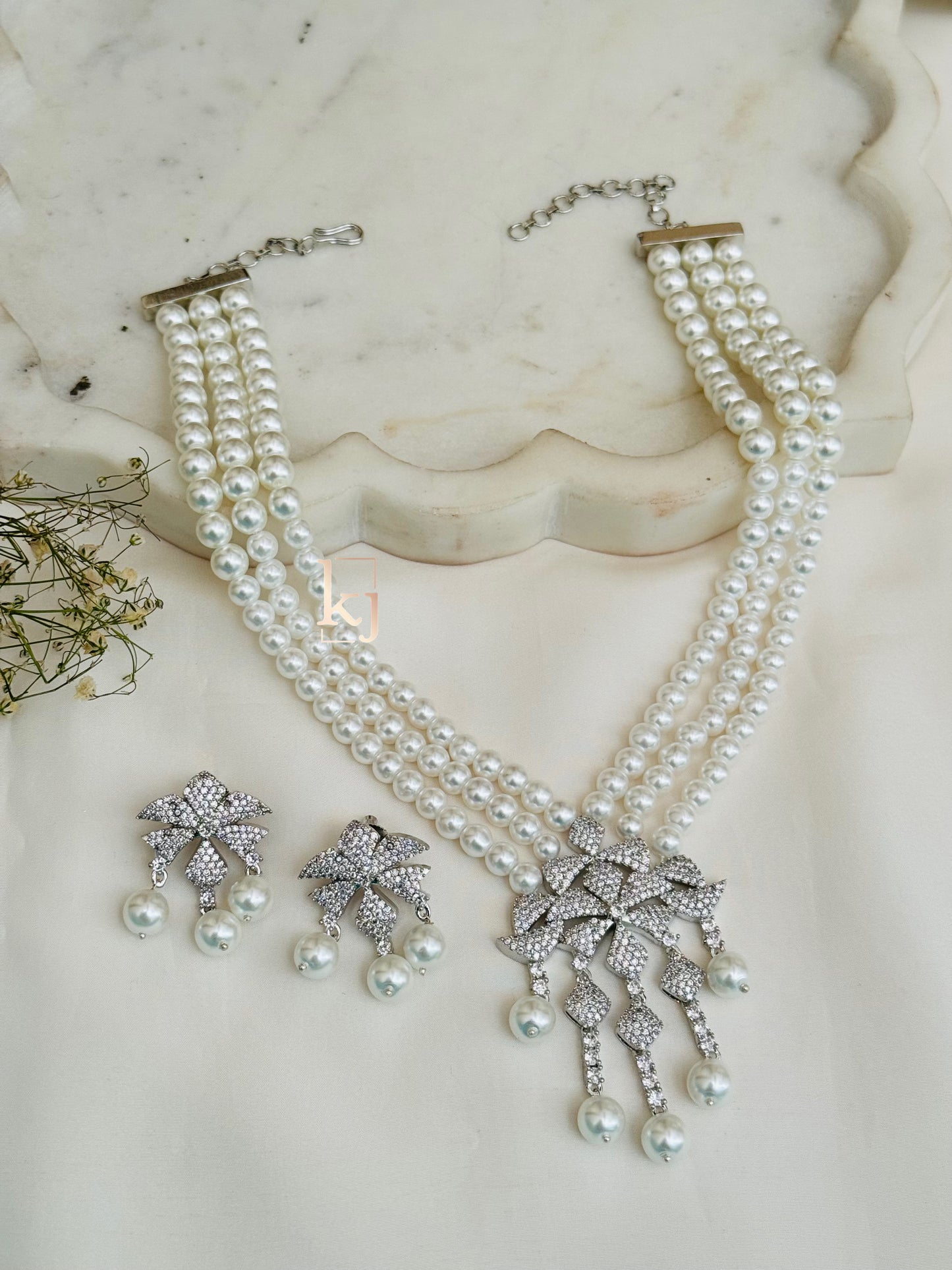 Ari necklace set