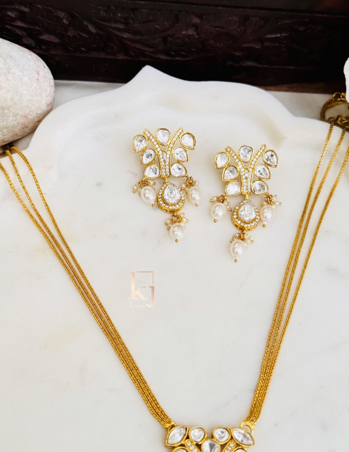 Prune elegant set