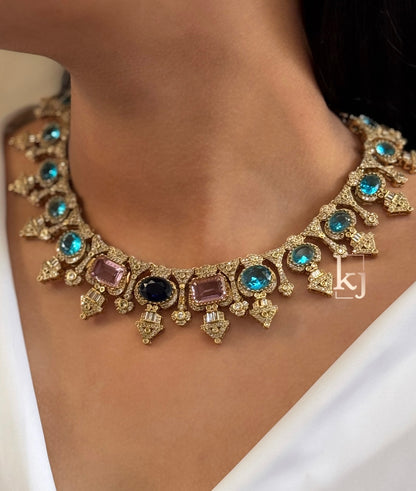 Yanik necklace set
