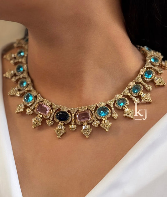 Yanik necklace set