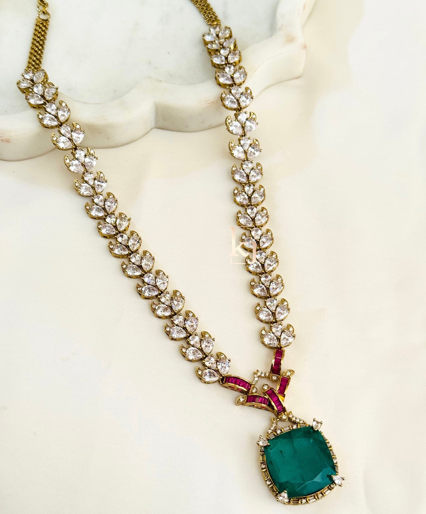 Denial necklace set
