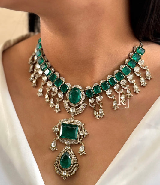 Wisteria necklace set