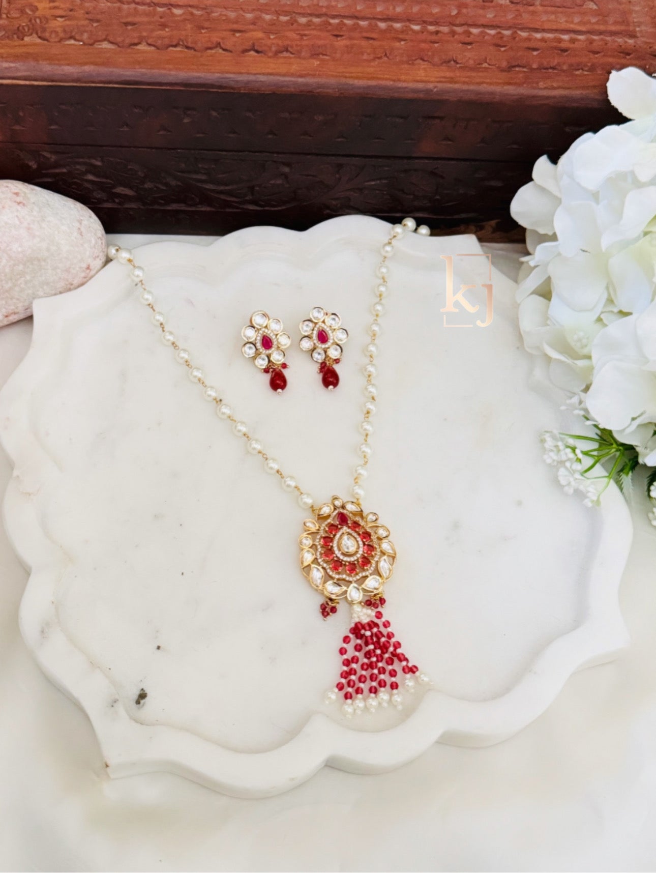 Leonora pendant set