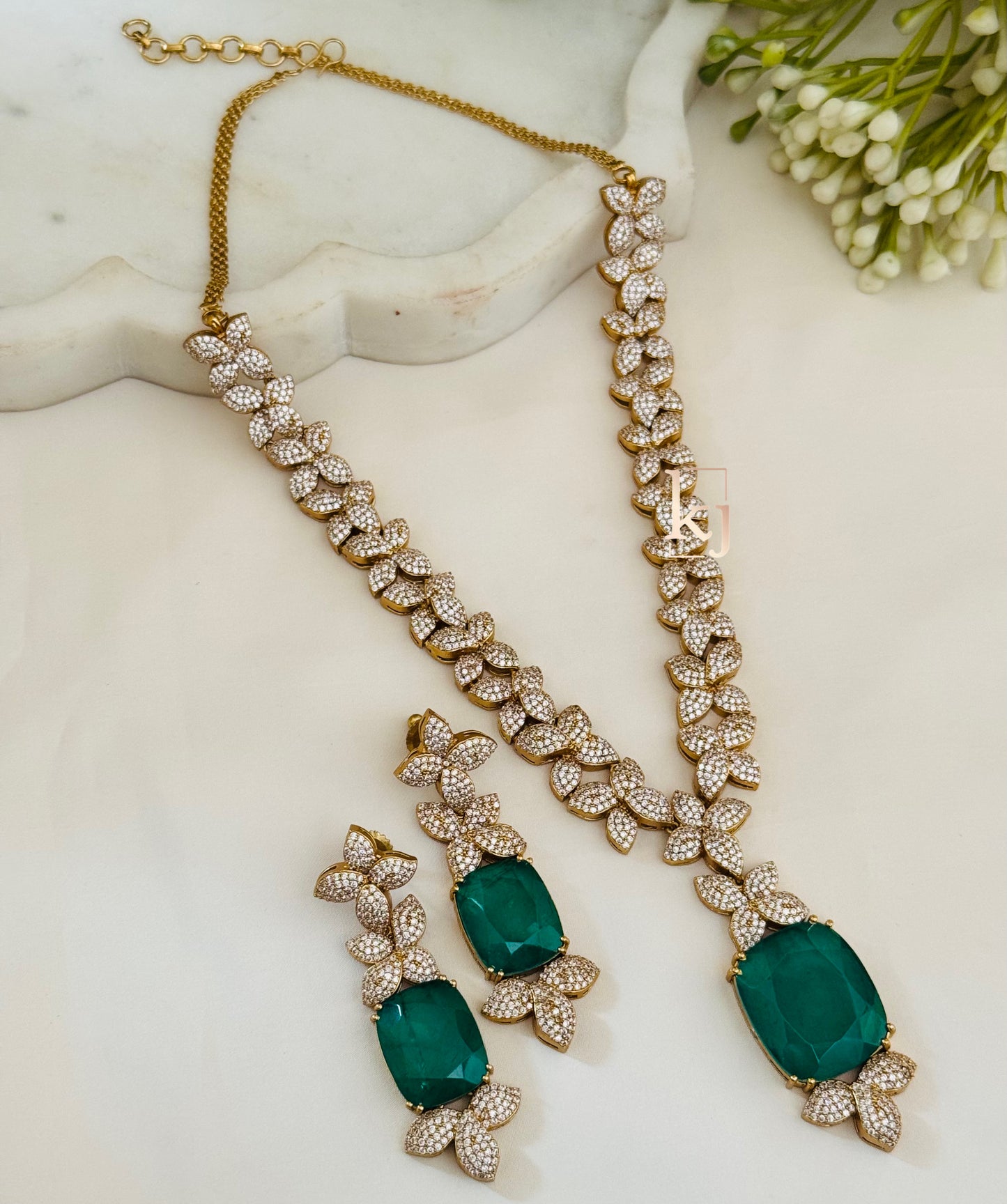 Ozira necklace set
