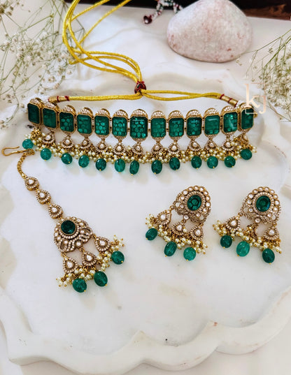 Elowyn choker set