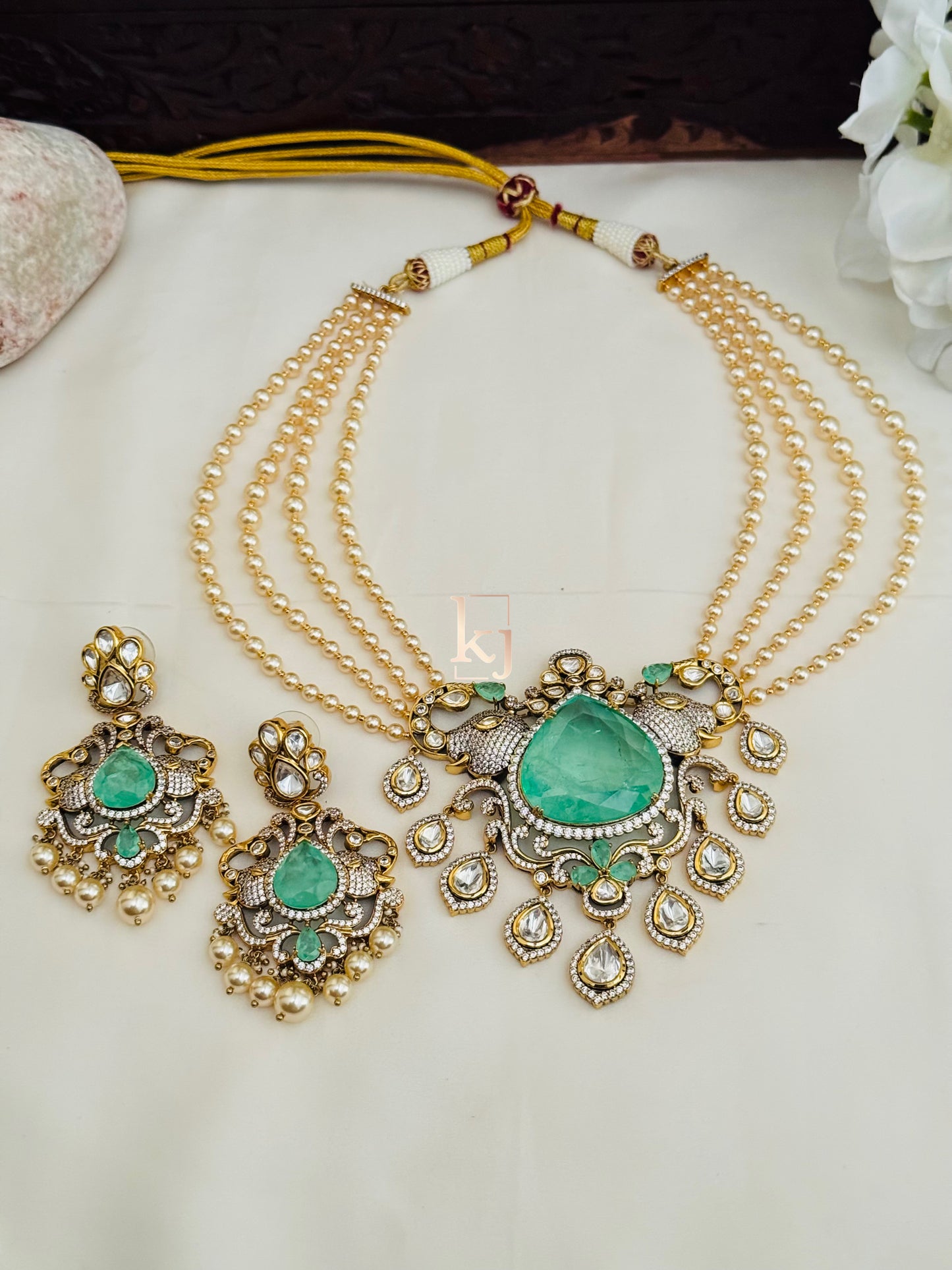 Mary necklace set