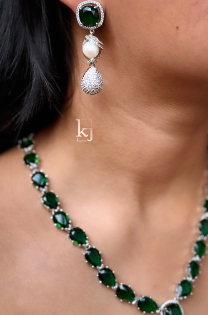 Vaani pendant set