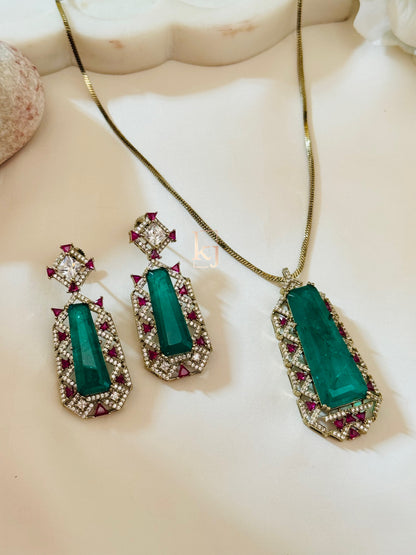 Awira elegant pendant set