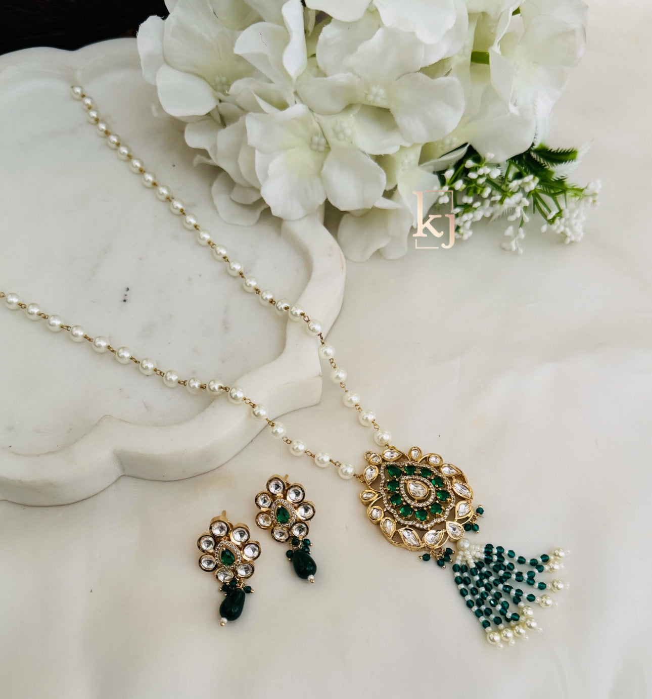 Leonora pendant set