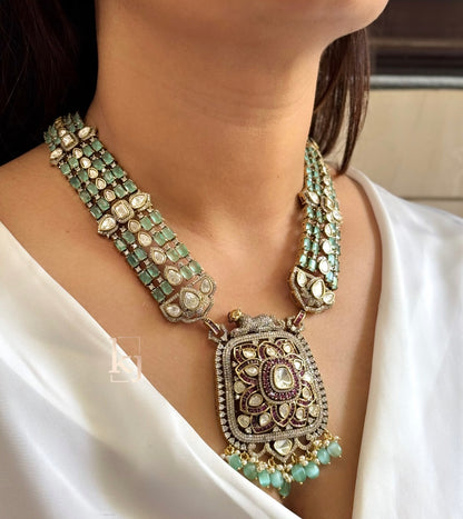 Amara pendant set