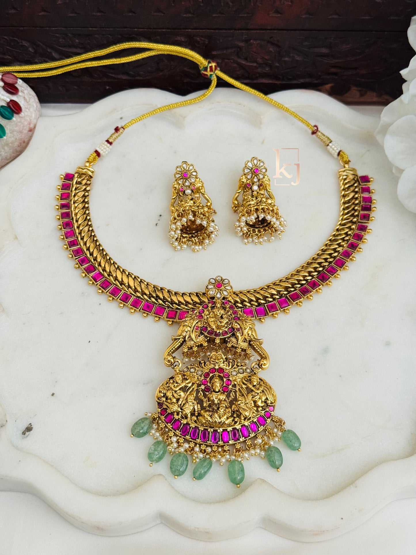 Madhira necklace set