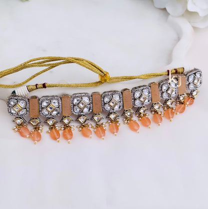 Vyan choker set