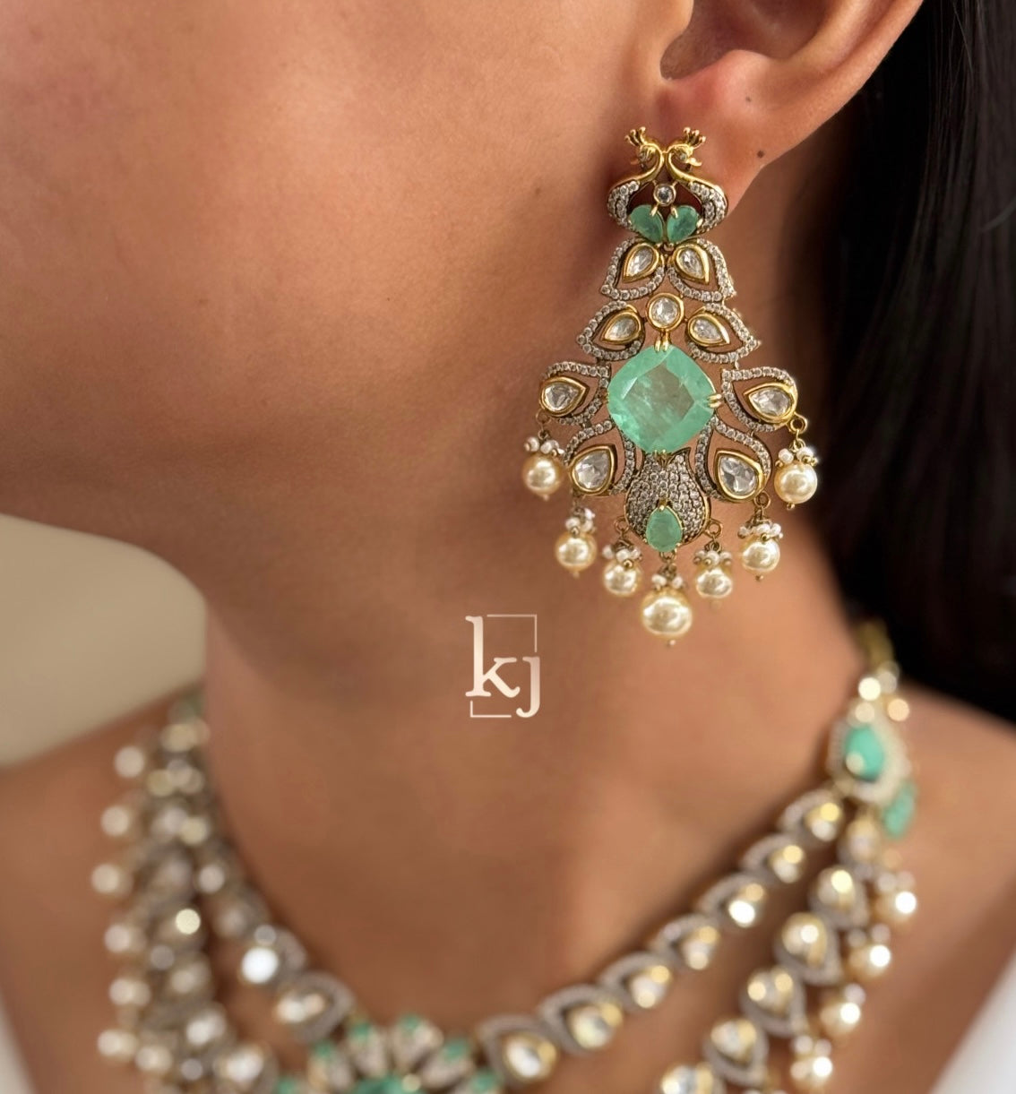 Cesetle necklace set