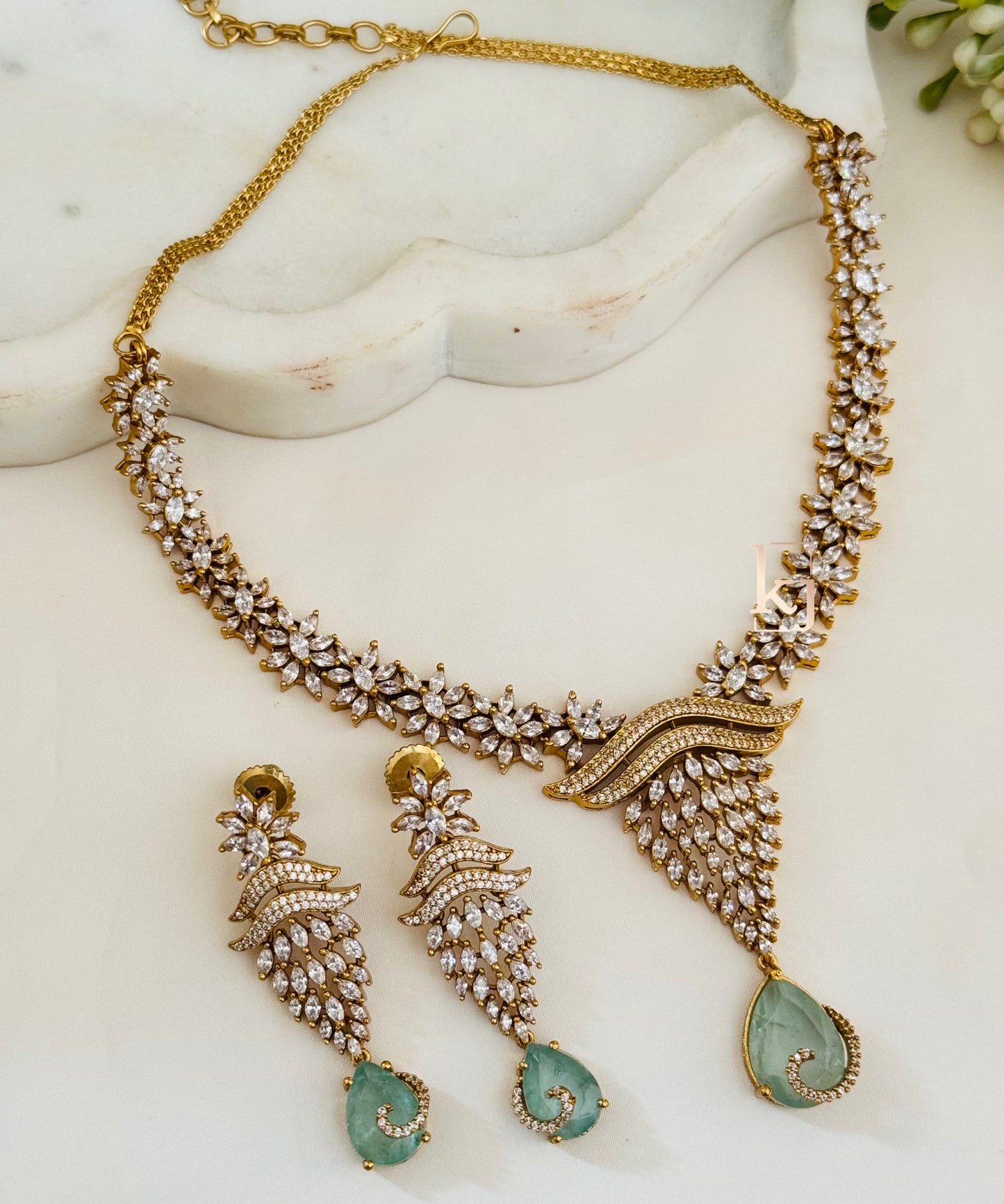 Vinisa necklace set