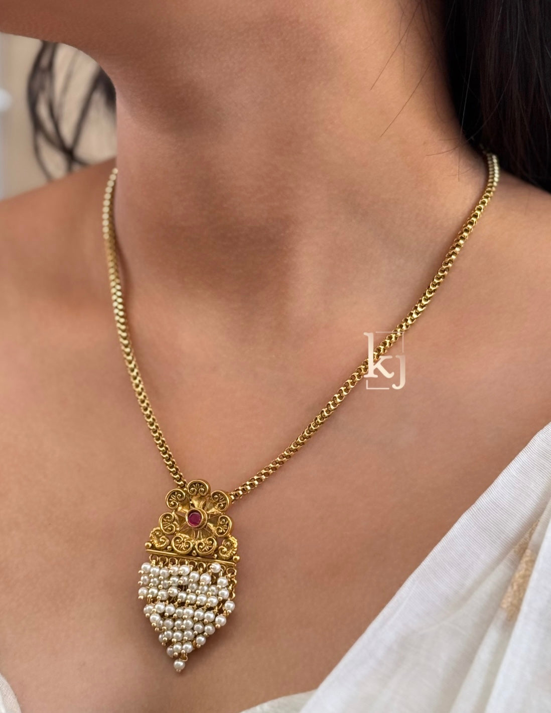 Nirva pendant set