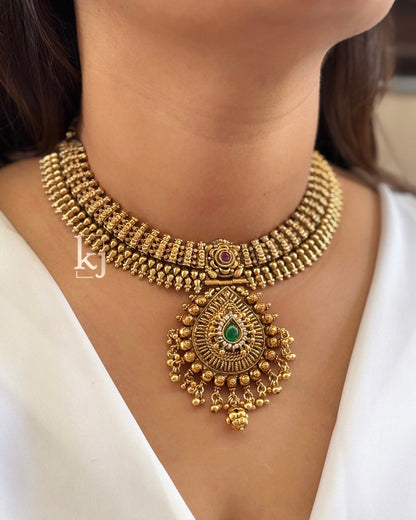 Methvi necklace set