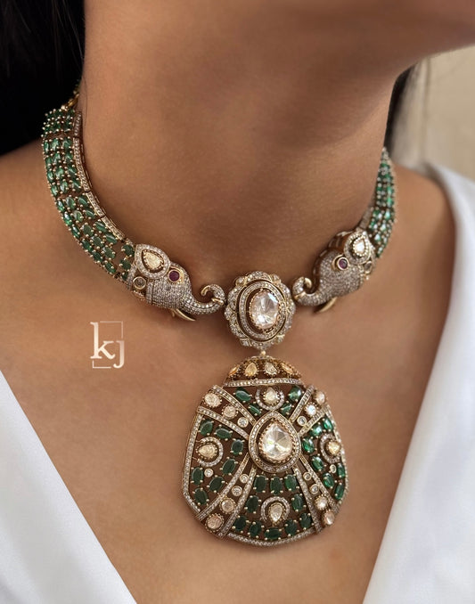 Dorcas pendant set