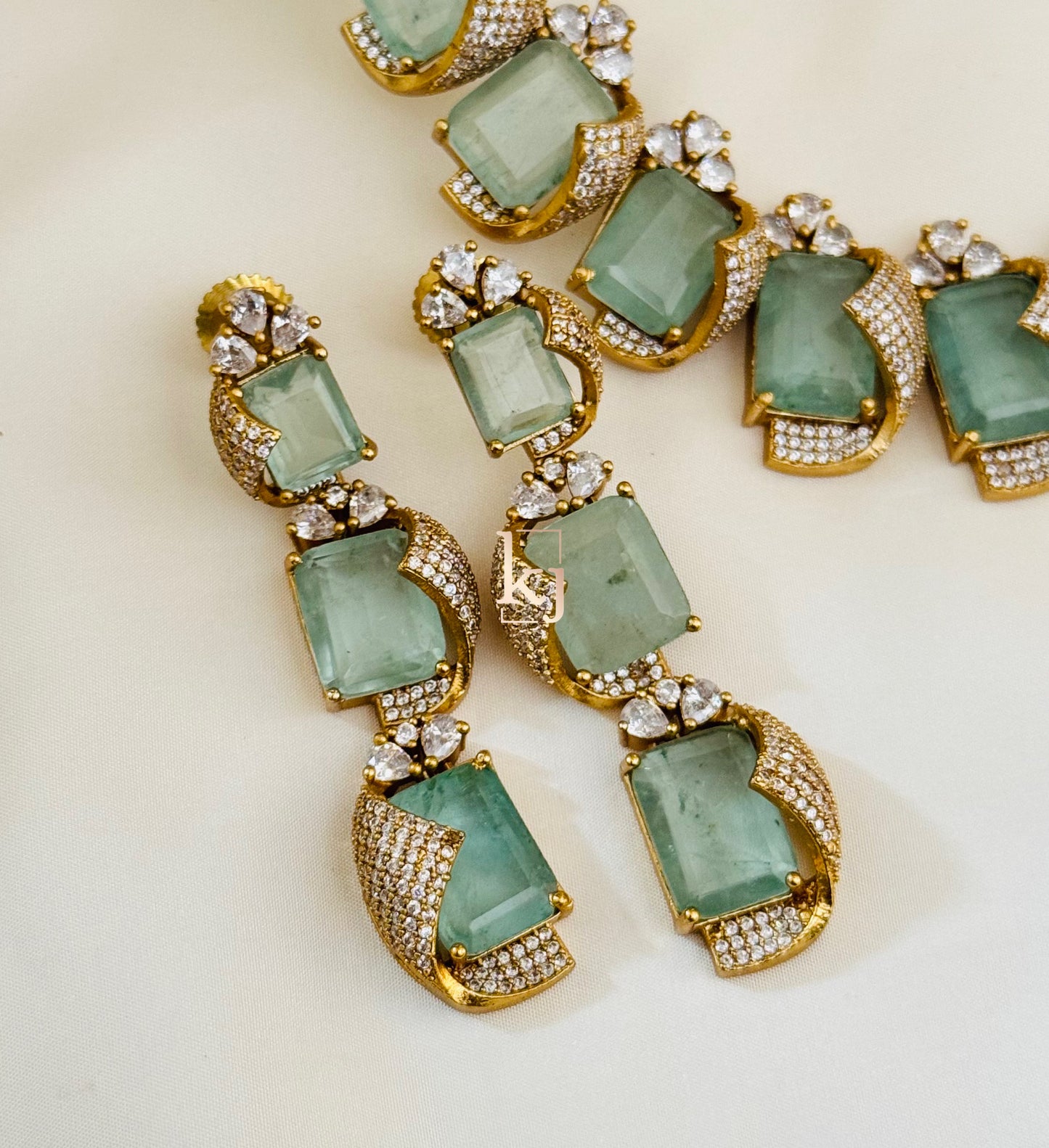 Yaani necklace set