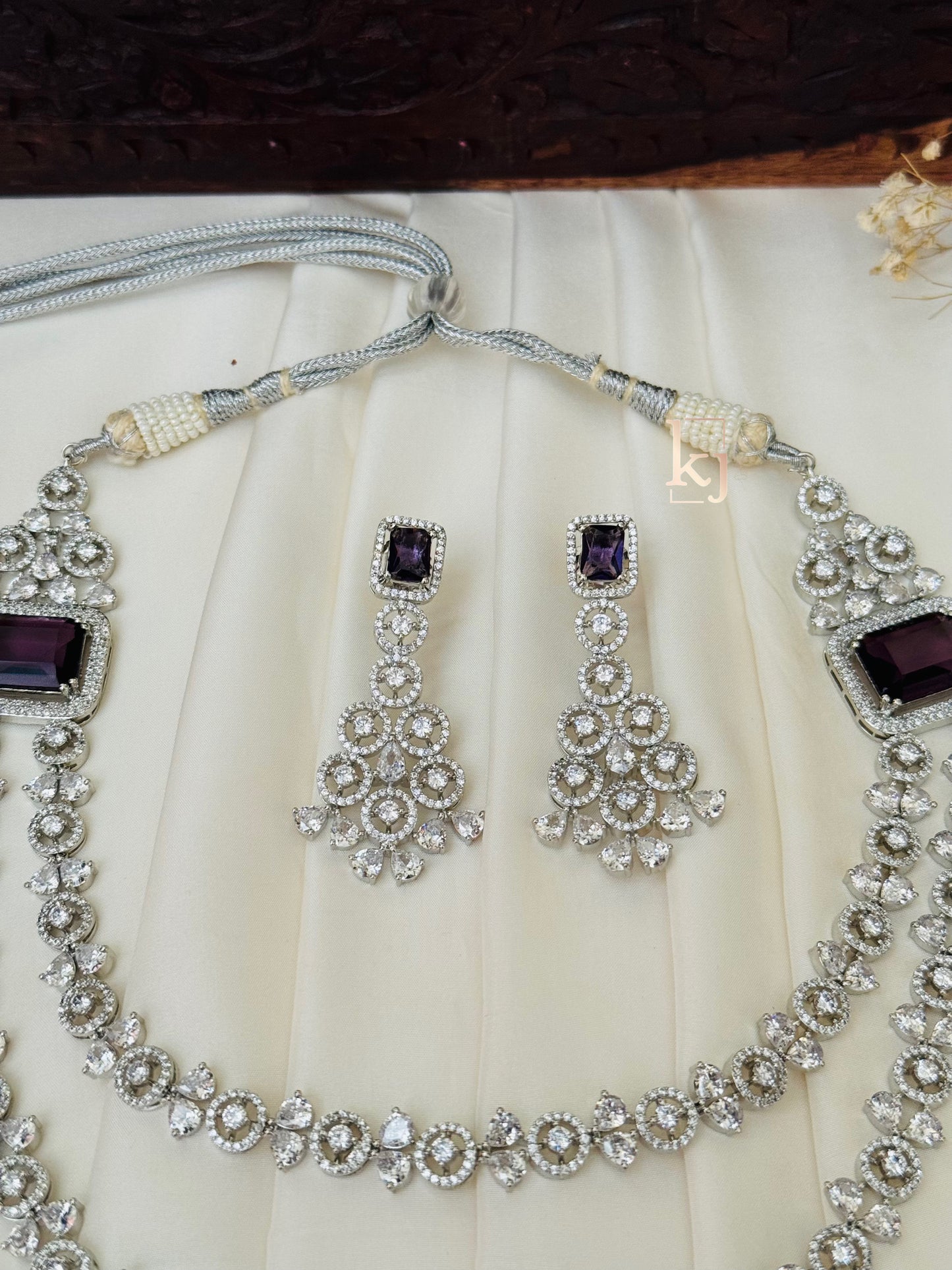 Shiloh necklace set