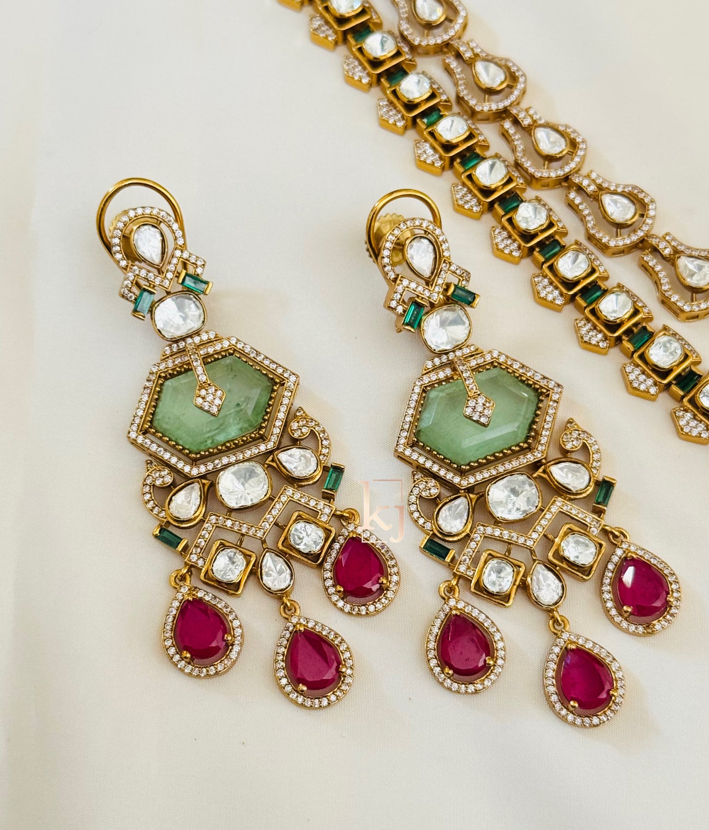 Iva necklace set