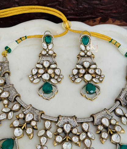 Alaria necklace set