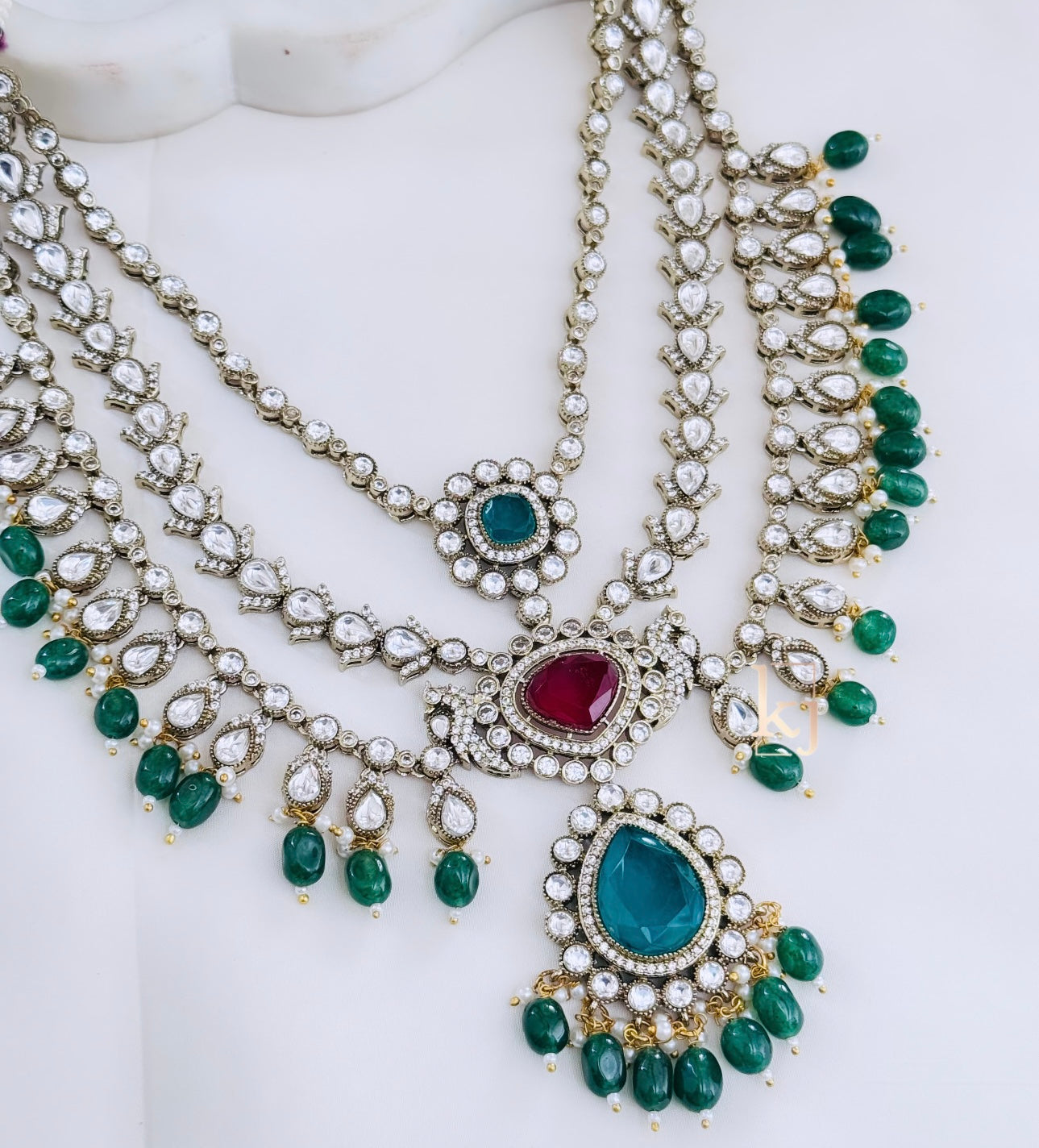 Hezal necklace set