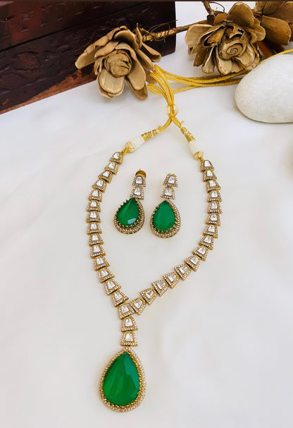 Dia Elegant green stone necklace set