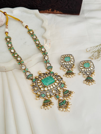 Laliah pendant set
