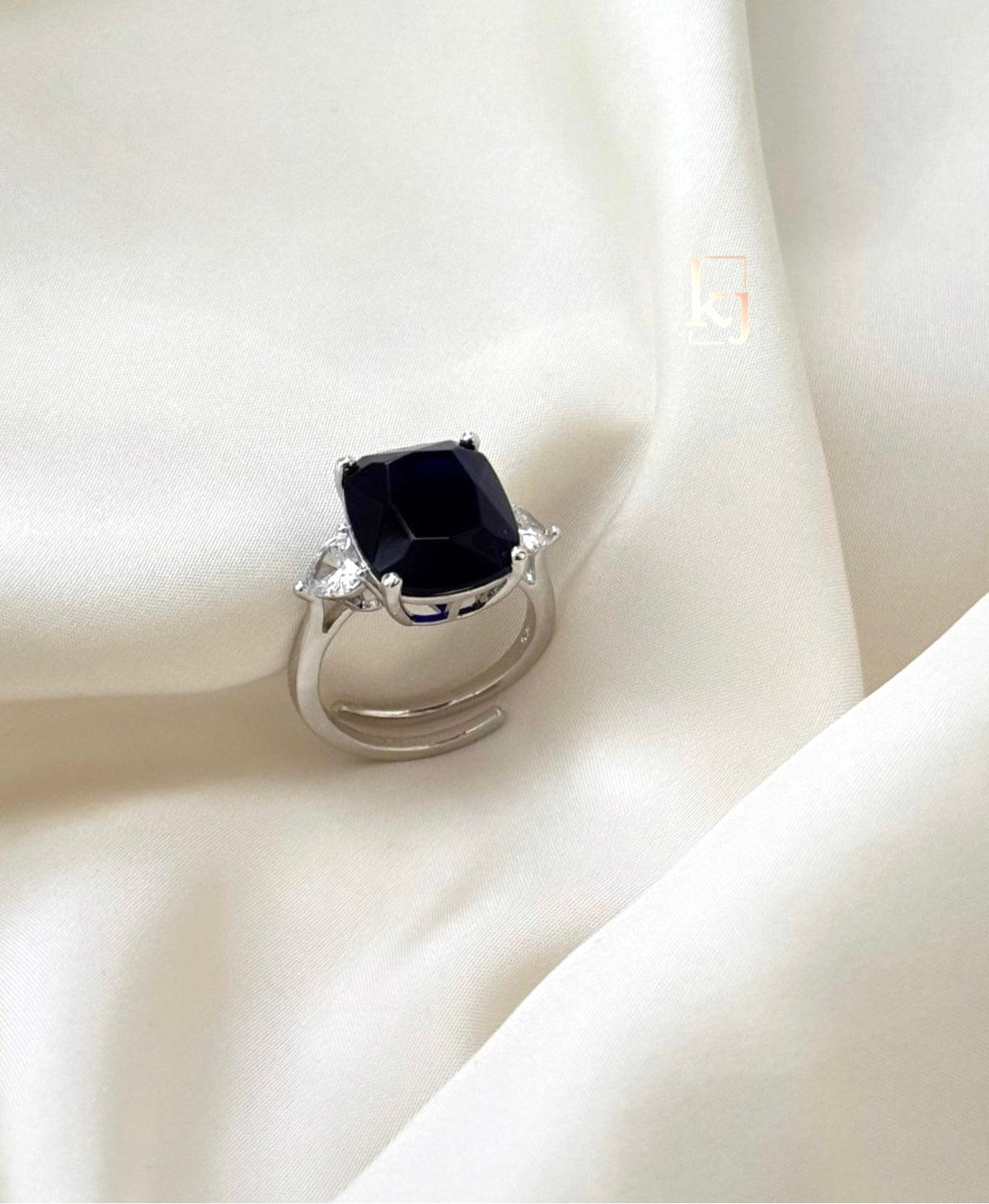 Shy ring