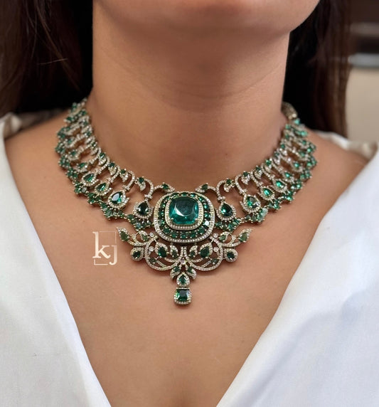 Viroza necklace set