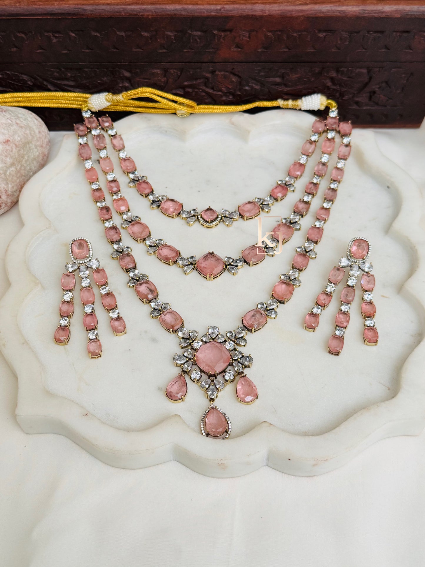 Vespera necklace set