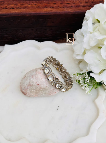 Lyra Bangle kada single 2.6