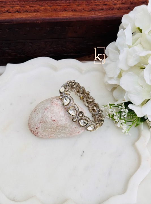 Lyra Bangle kada single 2.6