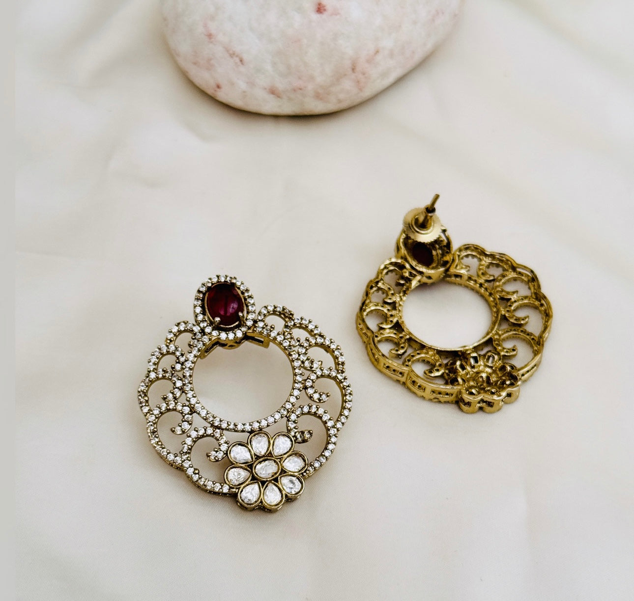 Laghuvi Earrings set