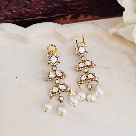 Vessel earrings set