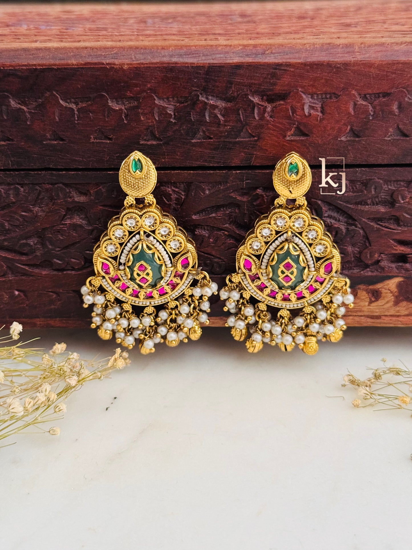 Shiu earrings set