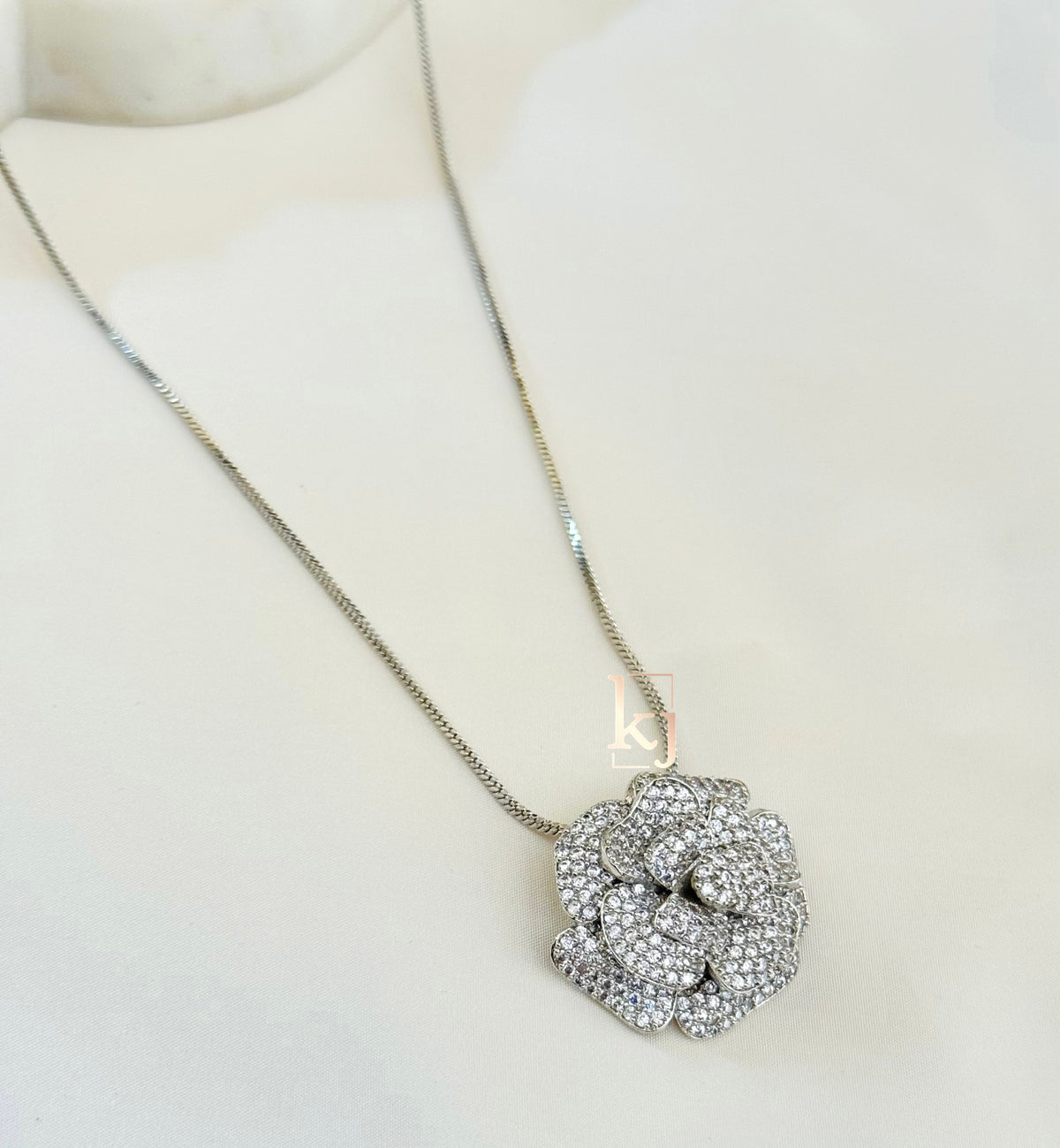 Siloza elegant pendant set