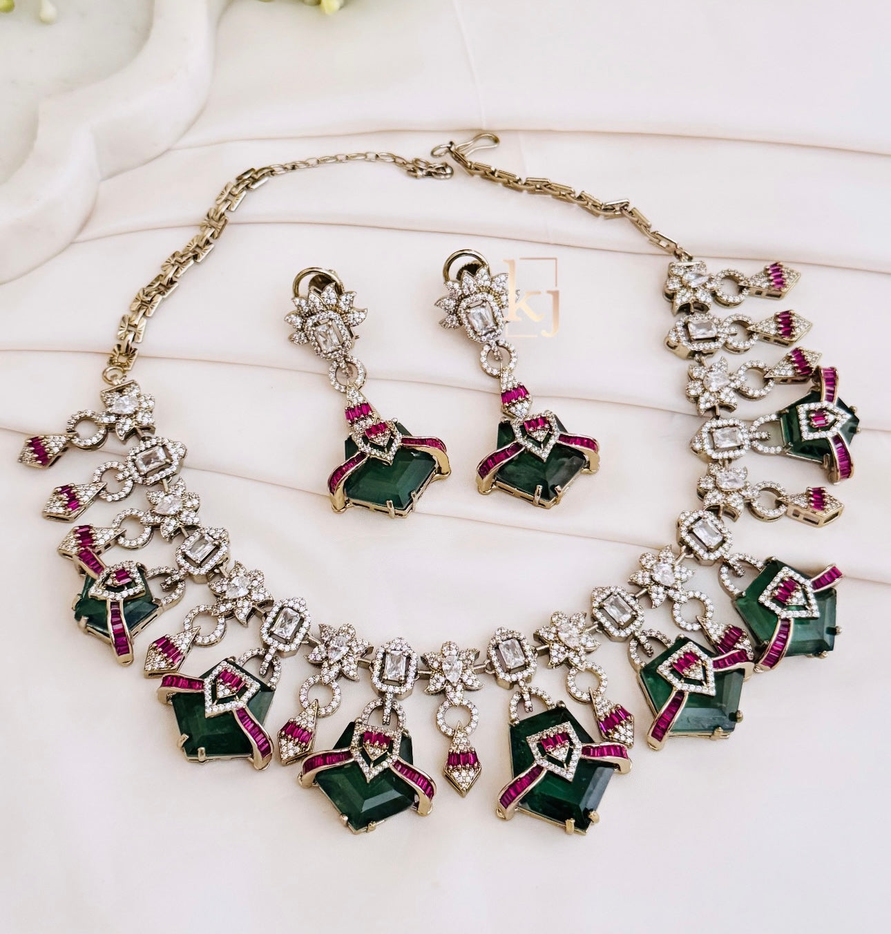 Sivara necklace set