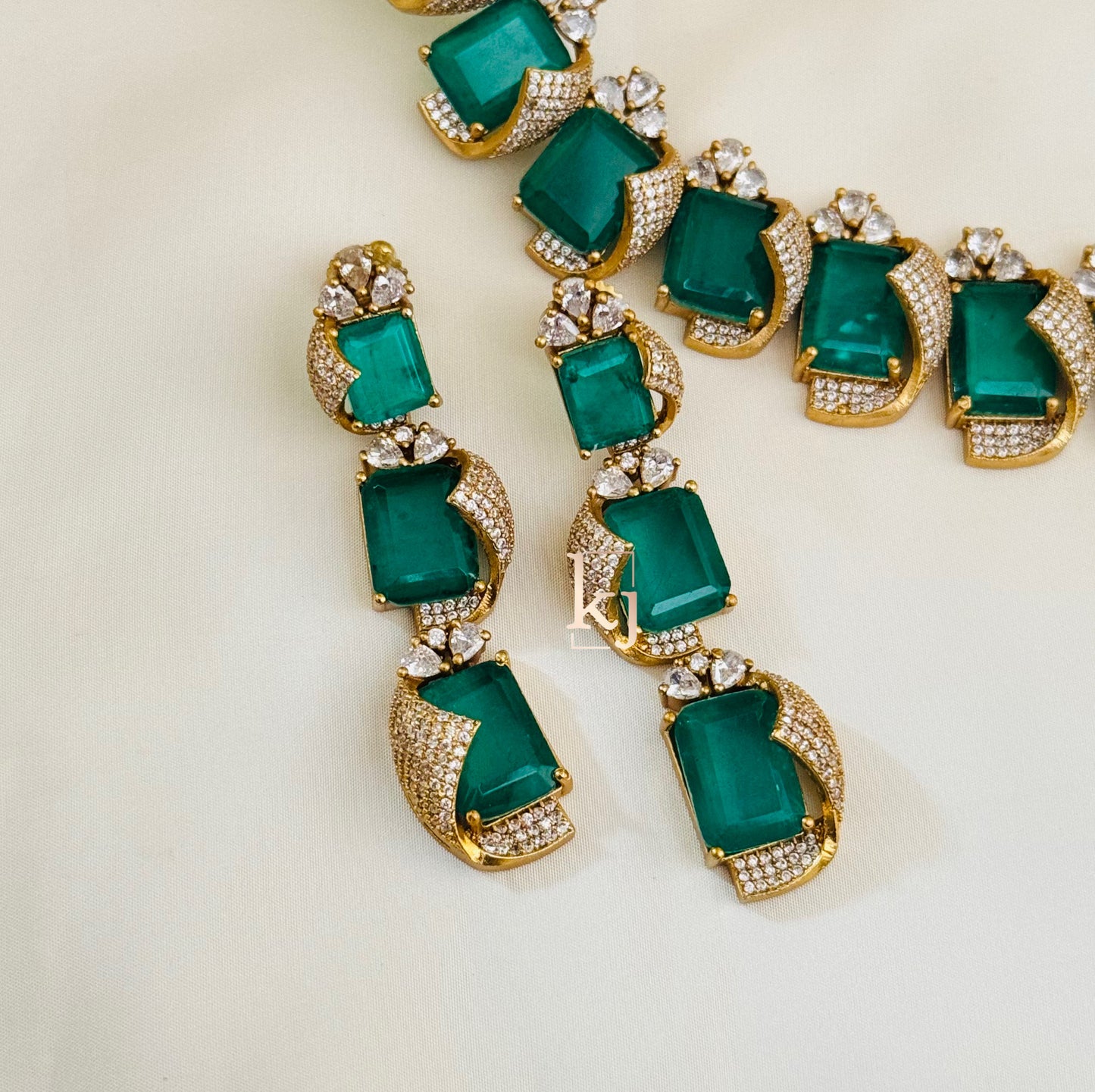 Yaani necklace set