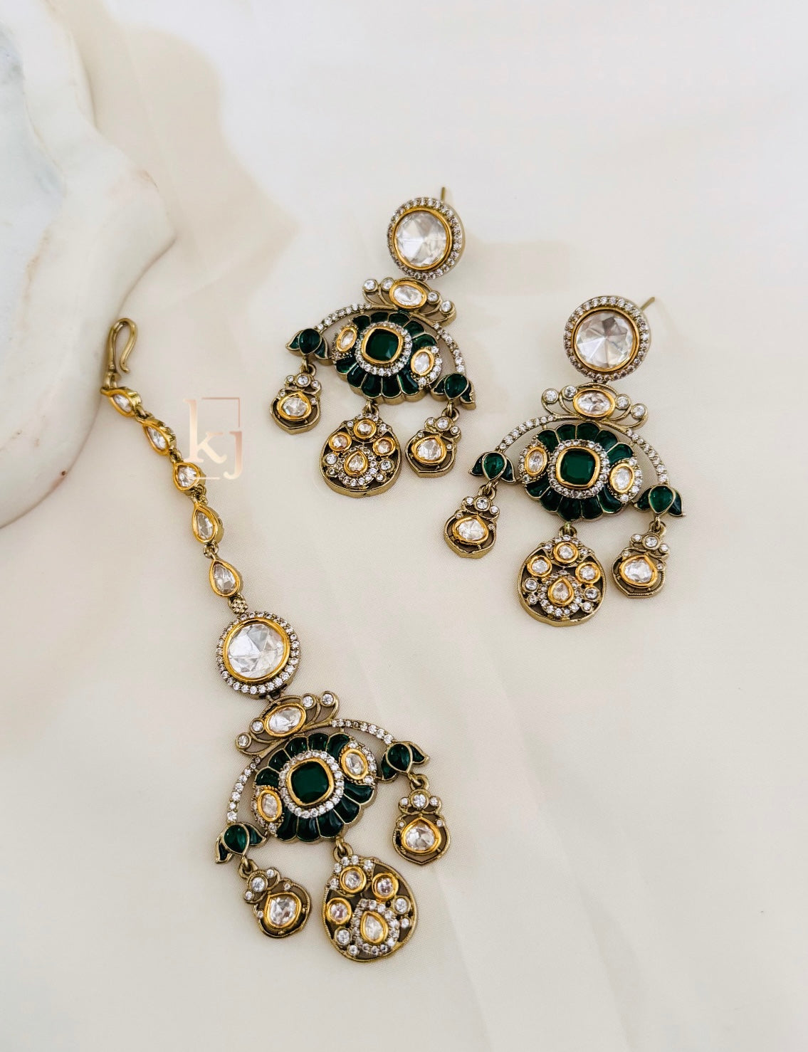 Enya choker set
