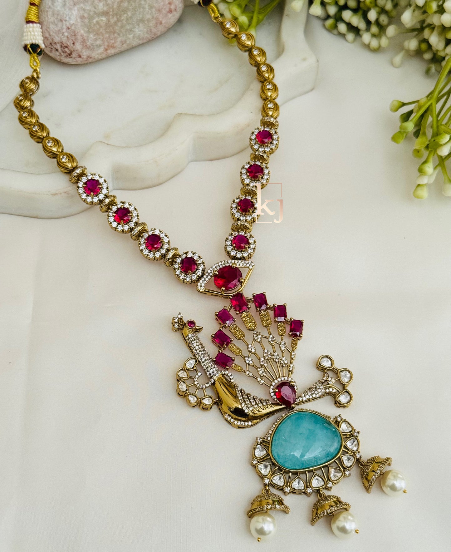 Raina pendant set