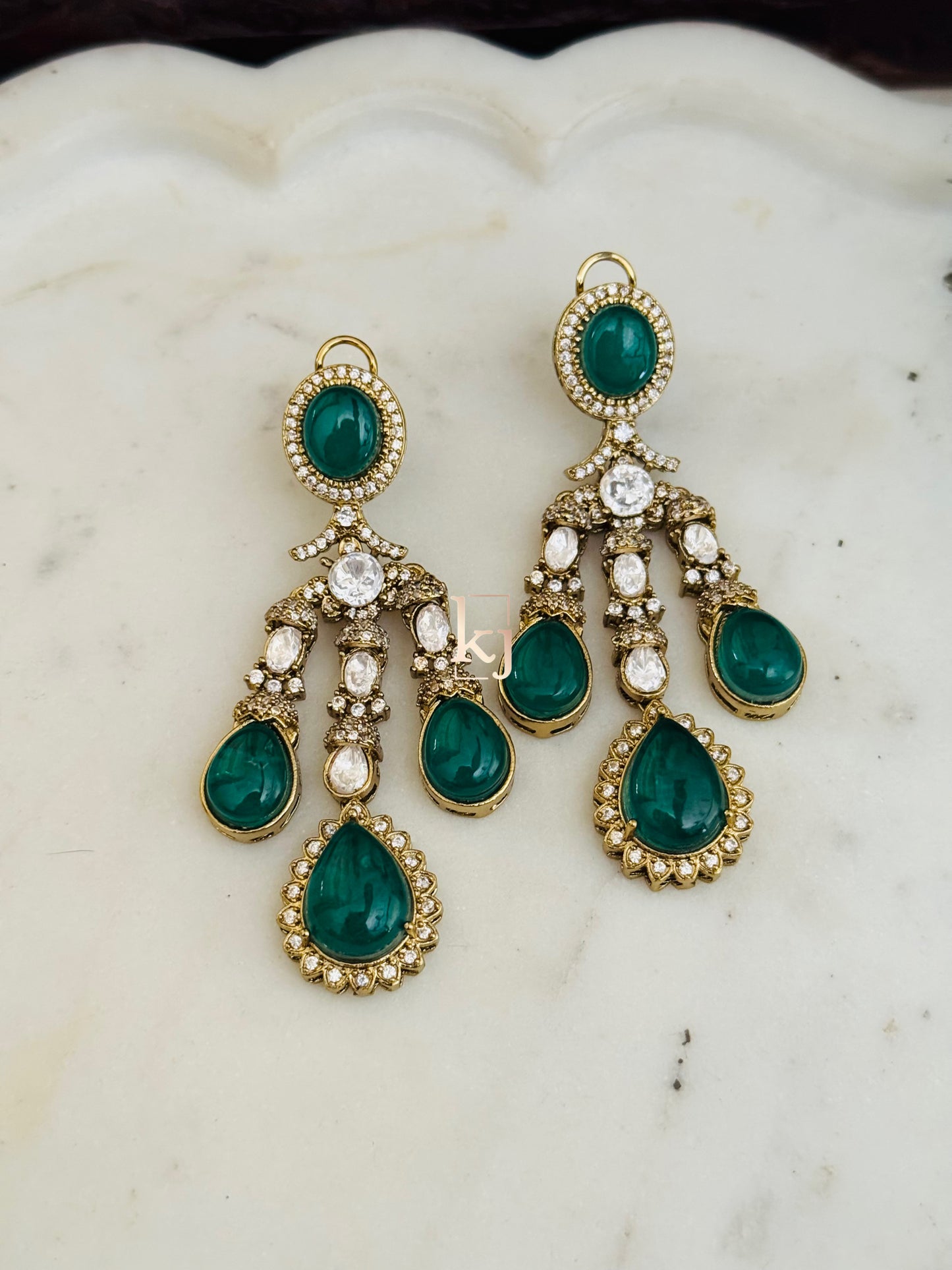 Nirvi Earrings set