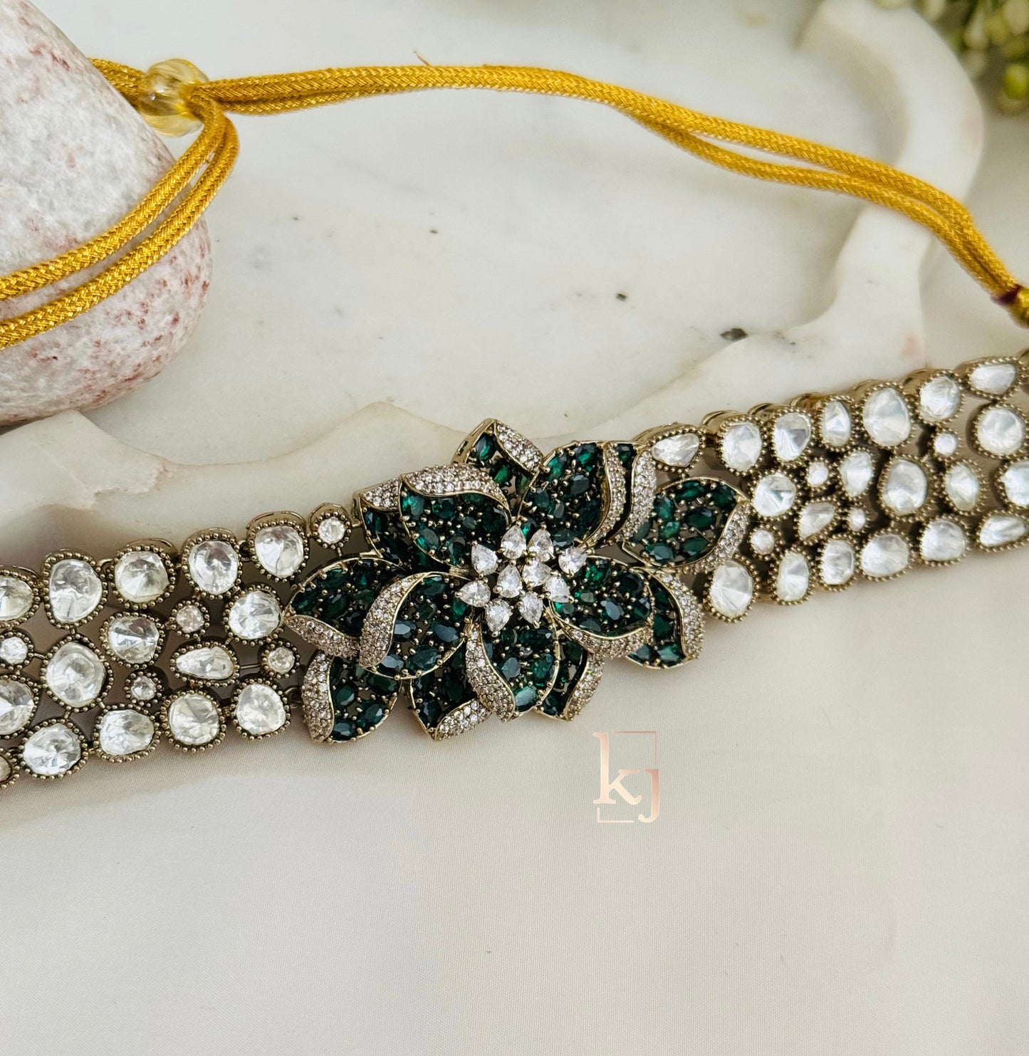 Petal choker set