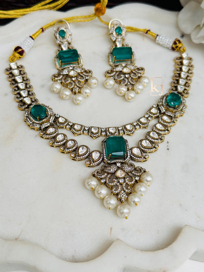 Zaye necklace set