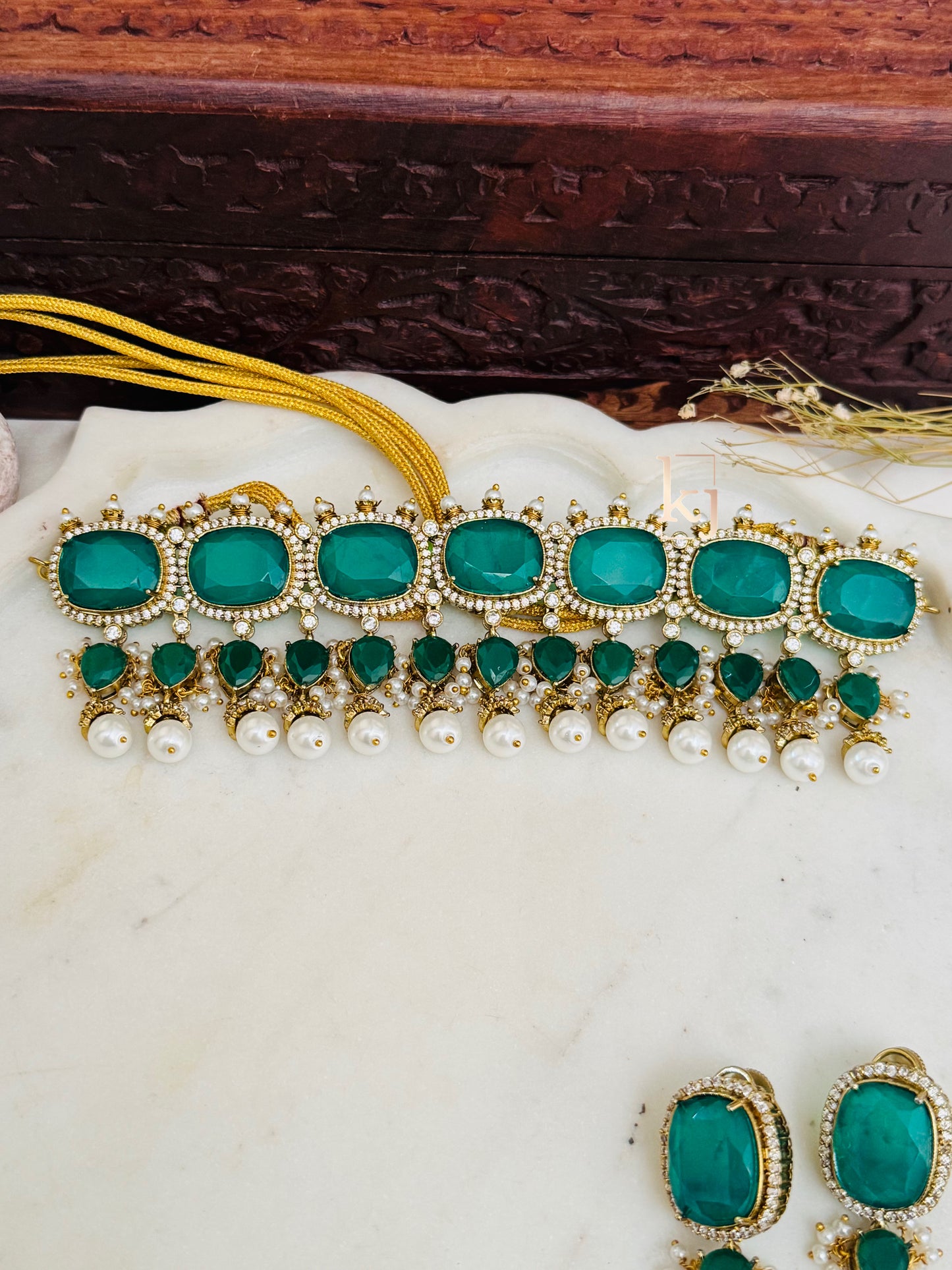 Minani choker set