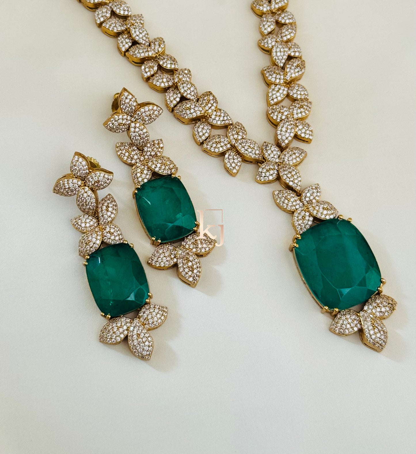 Ozira necklace set